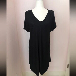 Gap casual black v- neck short sleeve knit dress XS runs big
